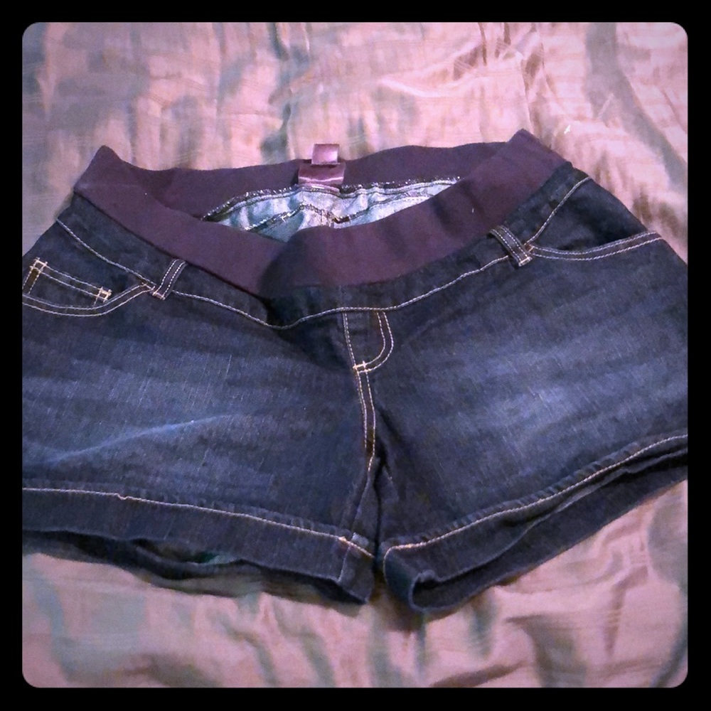 Underbelly maternity shorts